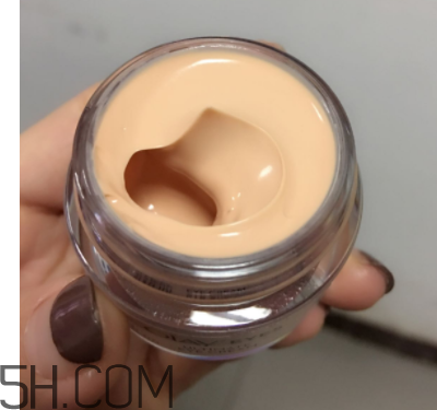 Olay素顏眼霜油不油？適合什么膚質(zhì)？