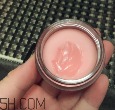 蘭芝夜間唇膜每次敷多厚？每次用多少？