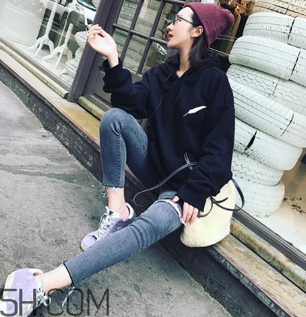 黑色衣服被漂白水弄壞怎么復原？黑色衣服被84燒黃了怎么辦？