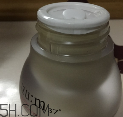sum37魔法眼霜油不油？油皮能用嗎？
