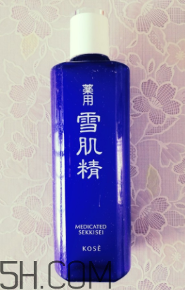 雪肌精化妝水適合干皮嗎？適合痘肌嗎？