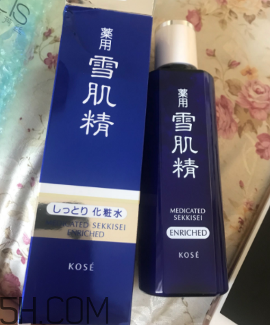 雪肌精化妝水盈潤型是清潔水嗎？能美白嗎？