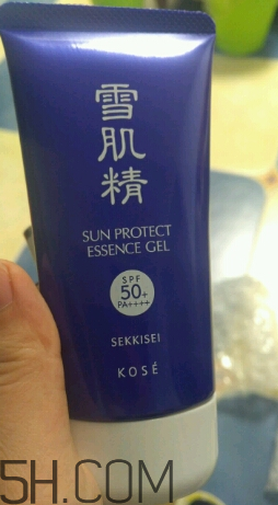 雪肌精防曬啫喱是化學(xué)防曬嗎？有刺激嗎？