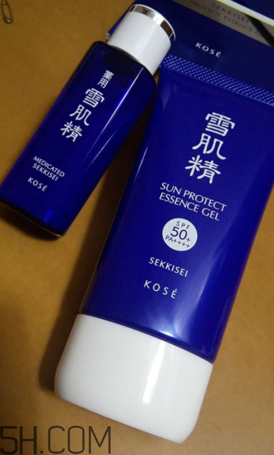 雪肌精防曬啫喱是化學(xué)防曬嗎？有刺激嗎？