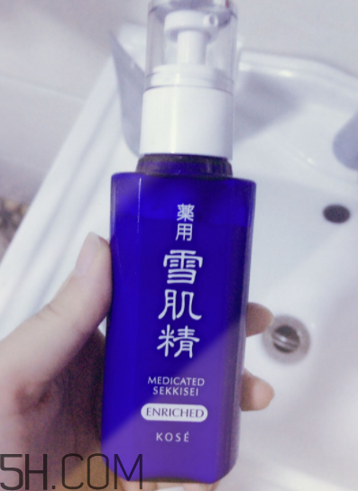 雪肌精盈潤乳液適合油皮嗎？適合夏季嗎？