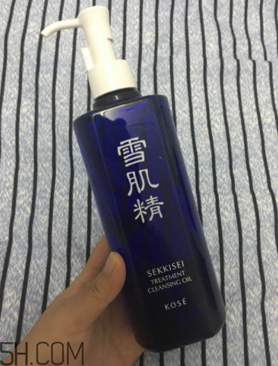 雪肌精卸妝油糊眼睛嗎？雪肌精卸妝油悶痘嗎？