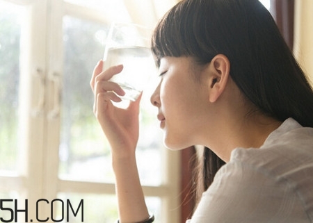 女性初潮一般多少歲？女性初潮年齡如何預測？