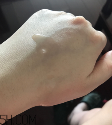 片仔癀珍珠亮膚水適合油皮嗎？適合夏季嗎？