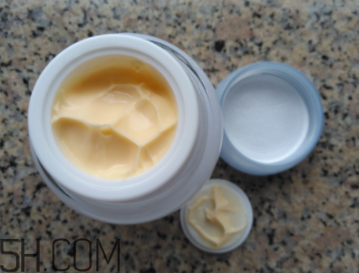 片仔癀珍珠膏白天能用嗎？會不會變黑？