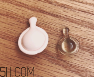 伊麗莎白雅頓眼部精華液油不油？長脂肪粒嗎？