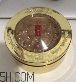 伊麗莎白雅頓眼部精華液油不油？長脂肪粒嗎？