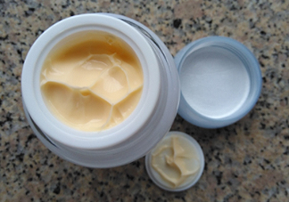 片仔癀珍珠膏白天能用嗎？會不會變黑？