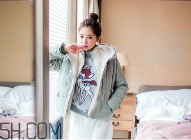 羽絨服出毛是怎么回事？羽絨服怎么清洗干凈？