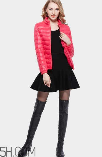 女裝羽絨服怎么保養(yǎng)？輕薄羽絨服怎么搭配？