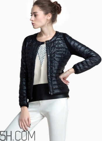 女裝羽絨服怎么保養(yǎng)？輕薄羽絨服怎么搭配？