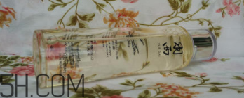 羽西蟲草新肌水有什么功效？適合什么膚質(zhì)？