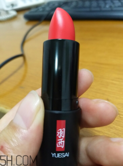 羽西蟲草口紅滋潤嗎？哪個色號適合秋冬？