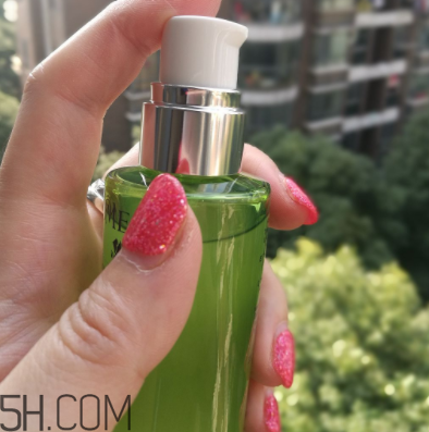 蘭蔻水光瓶后續要疊加面霜嗎？可以和精華疊加嗎？