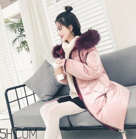粉色羽絨服里面怎么搭配？粉色羽絨服內(nèi)搭什么？