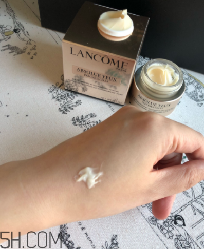 蘭蔻菁純眼霜與小黑瓶眼霜有什么區(qū)別？哪個好用？
