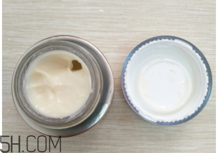 蘭蔻菁純眼霜與小黑瓶眼霜有什么區(qū)別？哪個好用？