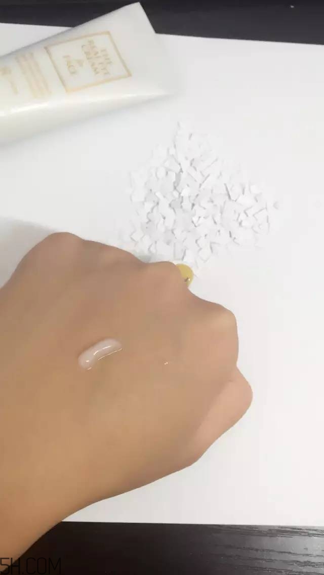 眼霜需要早晚都用嗎？ahc第五代眼霜效果怎么樣？