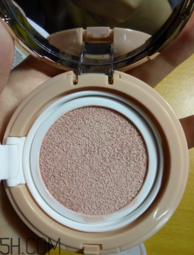 韓熙貞礦物氣墊霜油不油？適合油皮嗎？