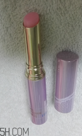 娥佩蘭潤唇膏有香味嗎？娥佩蘭潤唇膏有味道嗎？