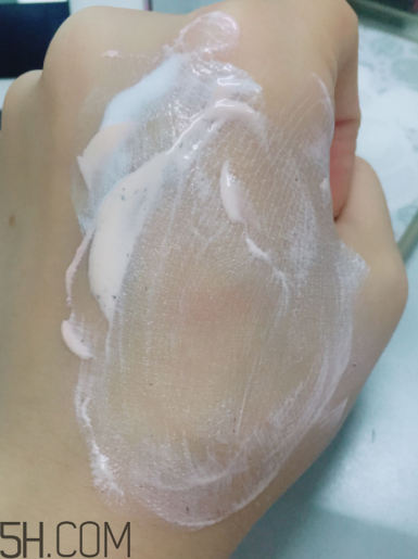 瓷肌晶透雪肌潔面乳可以卸妝嗎？清潔力如何？
