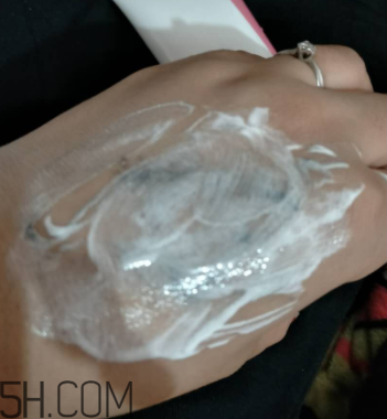 瓷肌晶透雪肌潔面乳可以卸妝嗎？清潔力如何？