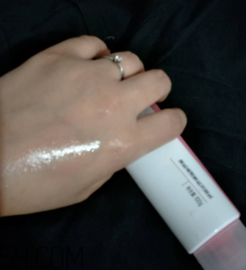 瓷肌晶透雪肌潔面乳可以卸妝嗎？清潔力如何？