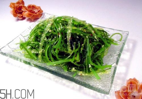 甲狀腺腫大和甲亢的區別有哪些？甲狀腺腫大適合吃什么食物？
