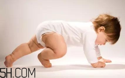 怎樣能夠訓練嬰幼兒的肌肉？寶寶為什么總是在鬧騰？