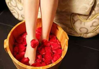 女性冬季泡腳要注意什么？女性泡腳養(yǎng)生的方法是什么？