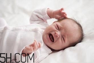 怎樣能夠訓練嬰幼兒的肌肉？寶寶為什么總是在鬧騰？