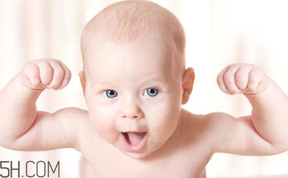 寶寶腿紋不對稱是怎么回事？嬰幼兒的生長發(fā)育標(biāo)準(zhǔn)是怎樣的？