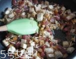 臘腸在蒸之前要泡水嗎？吃臘腸兩步走