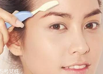 2018不流行平粗眉了？娛樂圈都在畫細長眉