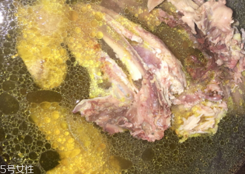 土雞燉什么好吃又營養 適合冬季的滋補土雞湯食譜