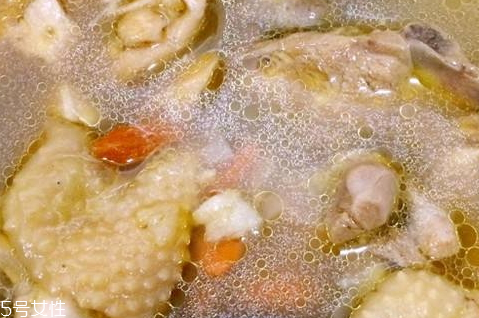 土雞燉什么好吃又營養 適合冬季的滋補土雞湯食譜