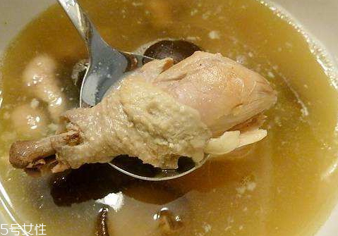 土雞燉什么好吃又營養 適合冬季的滋補土雞湯食譜