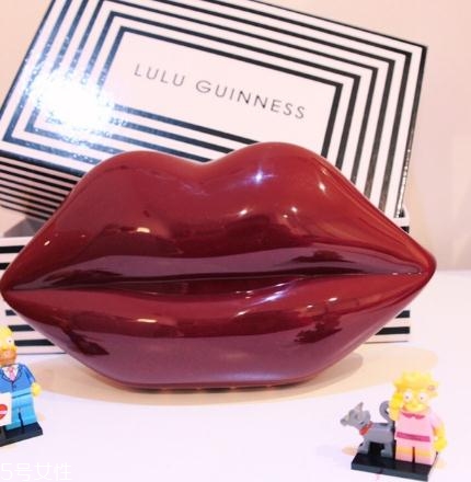 lulu guinness紅唇包多少錢？這款輕奢包包一定要入
