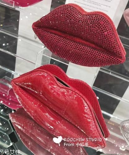 lulu guinness紅唇包多少錢？這款輕奢包包一定要入