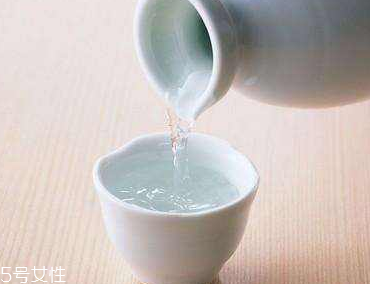 白酒喝之前要醒酒嗎？酒精揮發(fā)利于健康