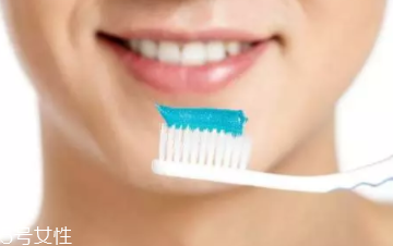 牙結石能自動脫落嗎？除了洗牙別無他法