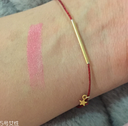蘭芝V型唇膏01號色是什么樣的？淡粉色很溫婉
