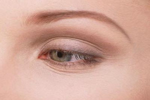 上班族女性如何去除眼角細紋？教你幾個小妙招