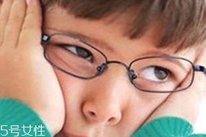 經常用眼吃什么食物好？這些常見食物要常吃