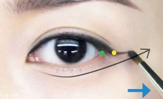 新手適合眼線液還是眼線筆？史上最全眼線誤區