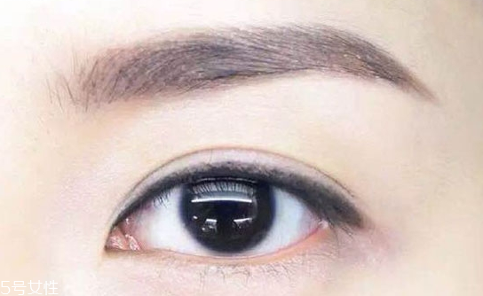 新手適合眼線液還是眼線筆？史上最全眼線誤區